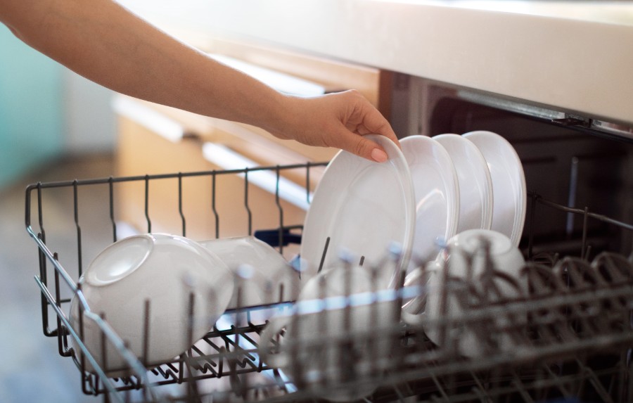 Discover this amazing grandmother’s tip to improve your dishwasher cleaning