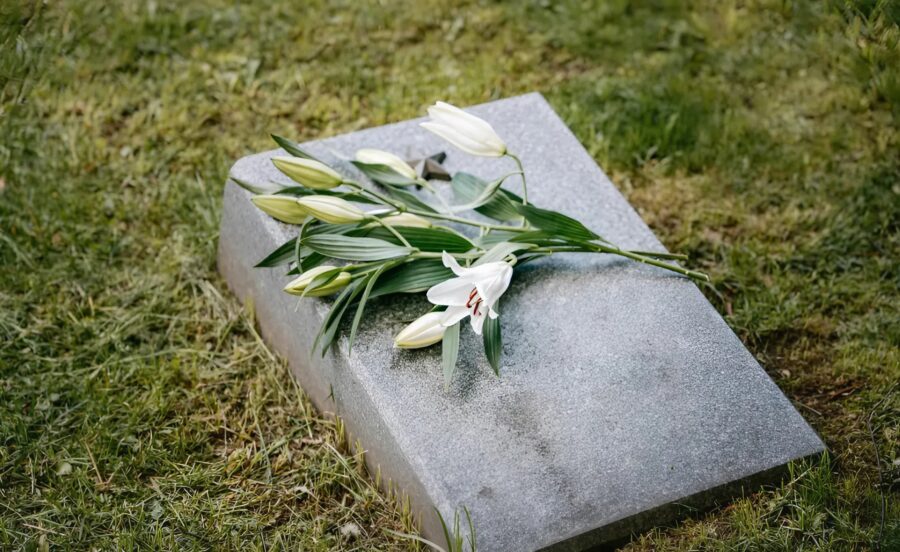 At my grandfather’s funeral, I noticed a little girl near the coffin and was left puzzled when I discovered who she was