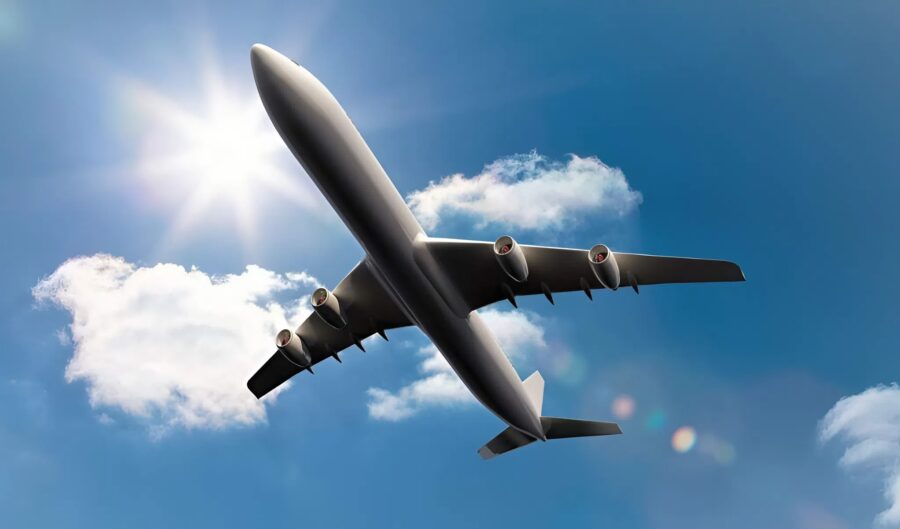 During my last flight, a seven-year-old boy kept hitting my seat: nothing would calm him down, so here’s what I decided to do