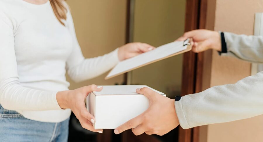 I found a pregnancy test accompanied by a note addressed to my father, and I went to their meeting to discover who his mistress was: I was shocked, it was the last person I expected to see
