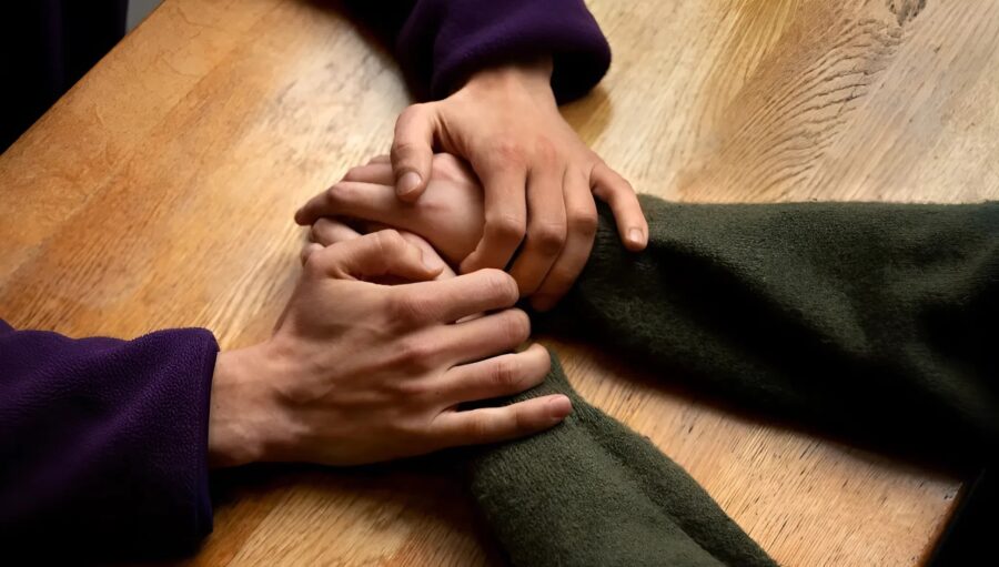 Five years after our divorce, I saw my ex-husband in a supermarket with a cart full of toys: intrigued, I decided to follow him discreetly, and what I discovered left me speechless