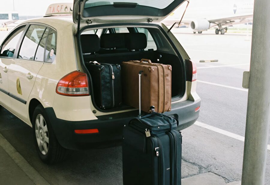 My mother-in-law suddenly gave me plane tickets and told me to go abroad to relax: I secretly returned from the airport, and what I discovered terrified me