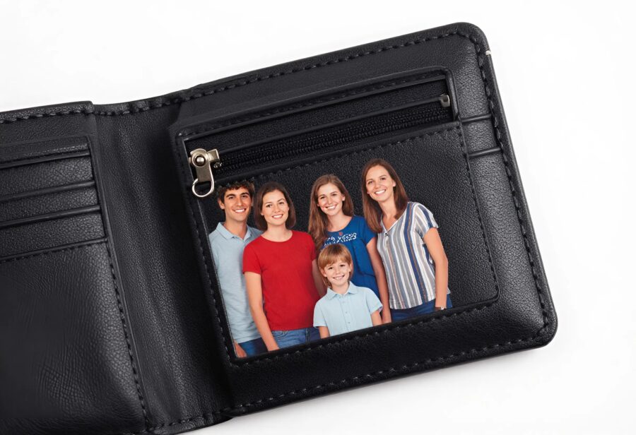 I returned the wallet I had found at the mechanic's workshop: the next morning, a sheriff came to my house...